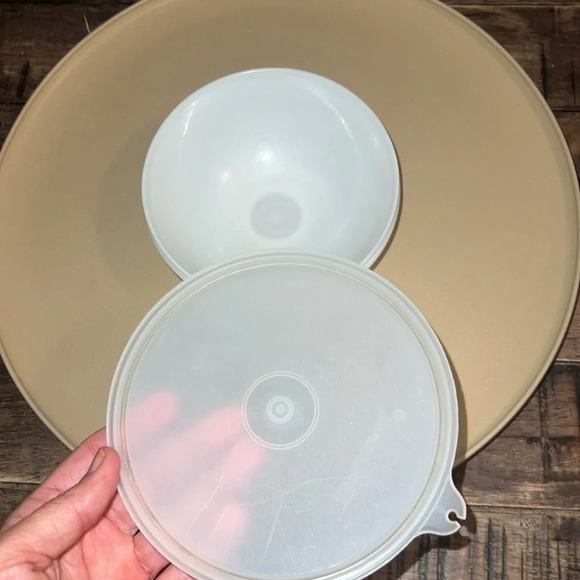 Two Pieces of Cool Ass Vintage Tupperware! Quart Pitcher  and Chip / Dip Tray - Picture 5 of 11